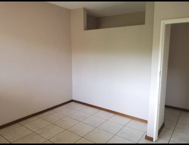3 BEDROOM APARTMENT RENTED IN CLARENDON
